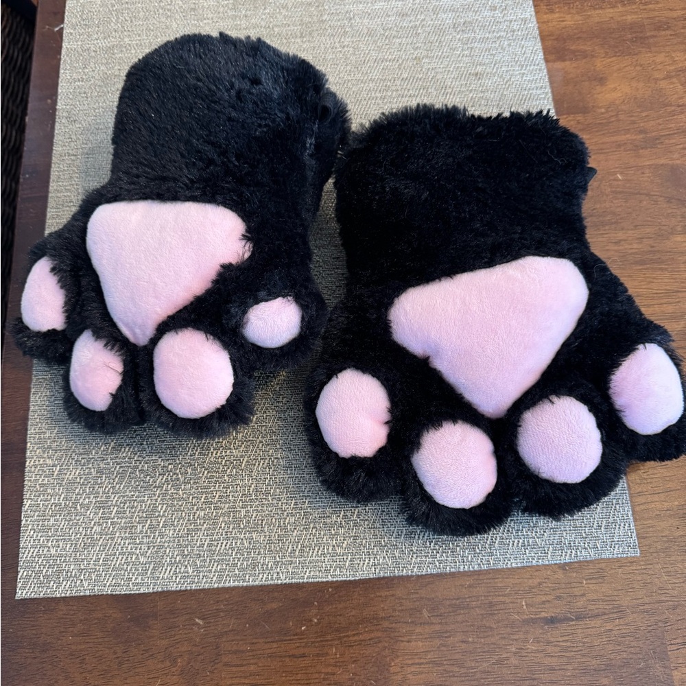 Kitten paws.  Halloween‎ or dress up.